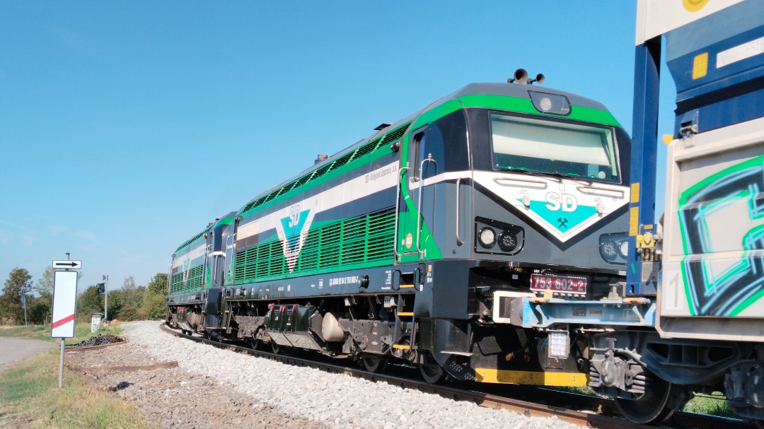 Davca ☑️ on Train Siding: Locomotives two bizons And two ", effishunter" operated by SD kolejová doprava from Lomy Mořina Cargo ride to
Tušimice in Rudná u Prahy