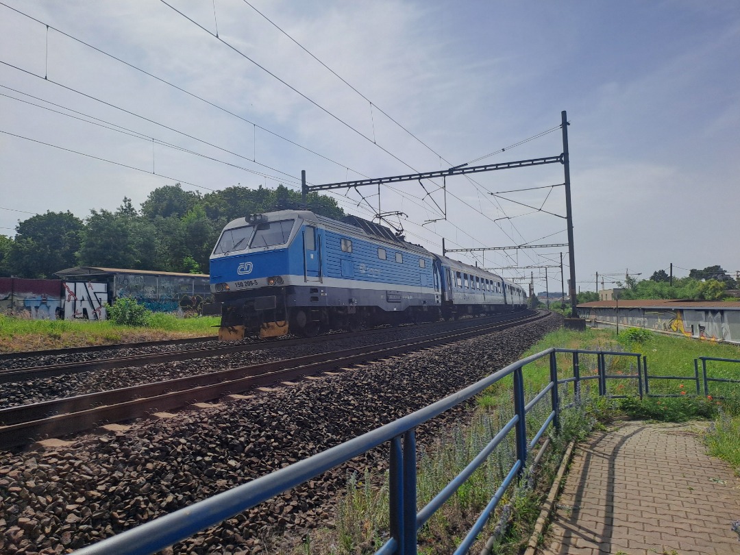 Vlaky z česka on Train Siding: New trainspotting spot: it's my first time shoting here and I instantly caught this Sp 1523 (Vrchlice) semi-fast service to
Kutná Hora...