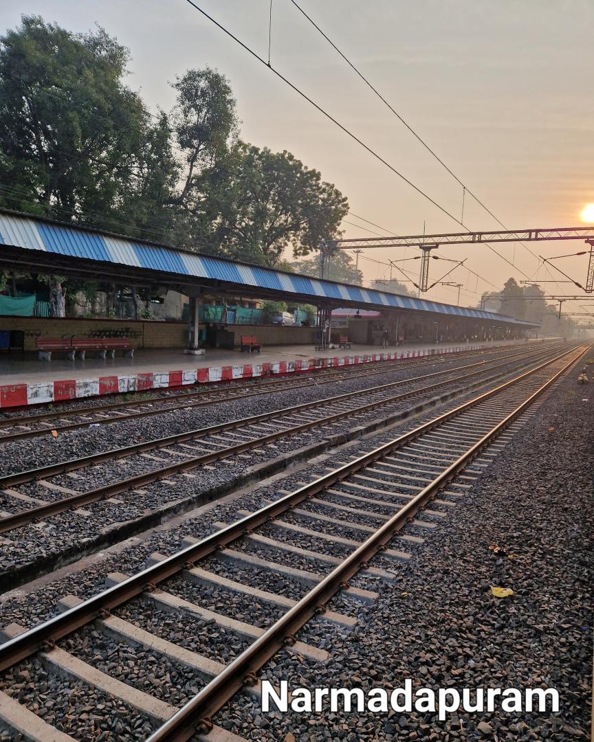 Hemant Kumar on Train Siding: #trainspotting #narrowgauge #electric #junction #crossing #depot #roundhouse #steam #tram #shunter #station #dmu #diesel