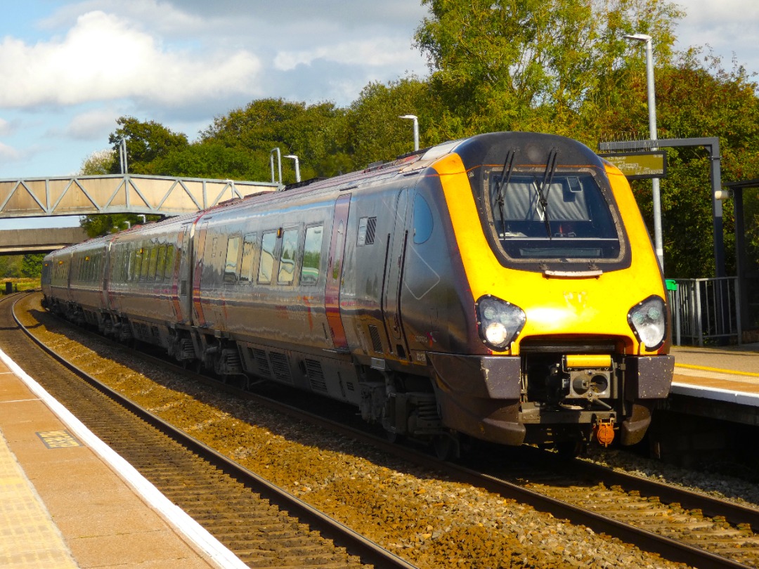 Jacobs Train Videos on Train Siding: #221138 is seen stood at Tiverton Parkway in the late afternoon working a CrossCountry service from Gloucester to Plymouth