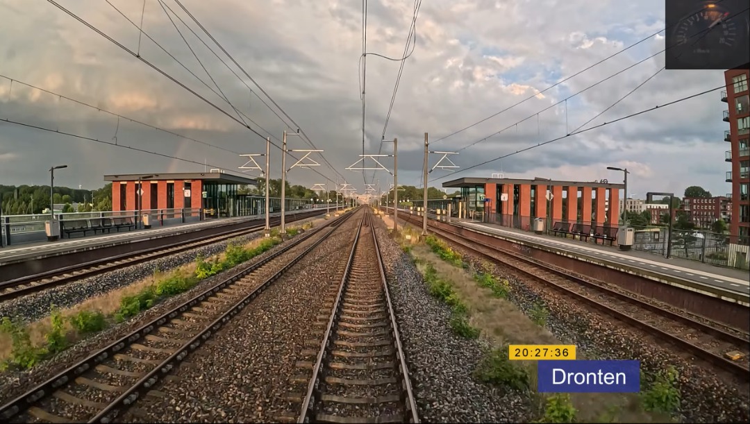 Machinist Stefan on Train Siding: Rond #Dronten pakten stevige wolken zich samen. Met de zon in de rug zorgde dit voor een waar #spectakel in de minuten die
volgden!...