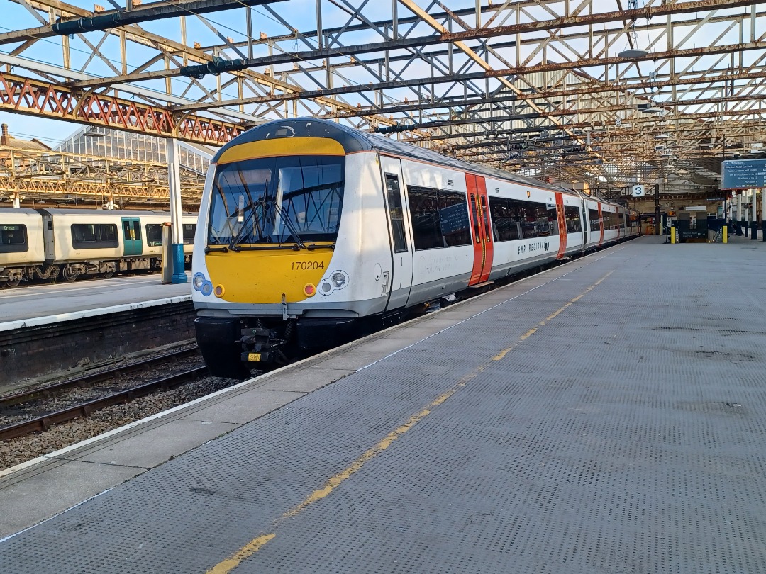 Trainnut on Train Siding: #photo #train #diesel #dmu #electric 90045 & 90047 on the early Freightliner and 170204 3 car unit ex Transport for Wales now East
Midlands....