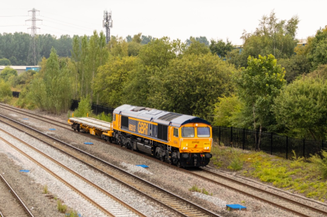 Martin Coles on Train Siding: Another Class 66 ticked off this list. @GBRailfreight 66312 (266107-2) working the 6D01 Scunthorpe - Eastleigh with one FEA-W in
tow (81...