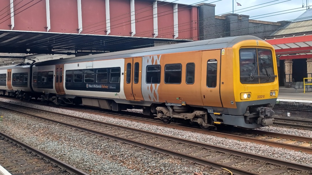 Trainnut on Train Siding: #photo #train #emu #station #westmidlandsrailway Saw the first two today and the other two a couple of weeks ago. I think they go
to...