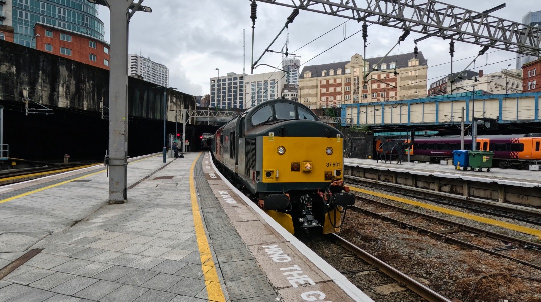 George on Train Siding: A few photos from yet another WMDT with @Theo555 today, rode some 390's, 68's and 158's among others and saw 37601
dragging 730220 through...