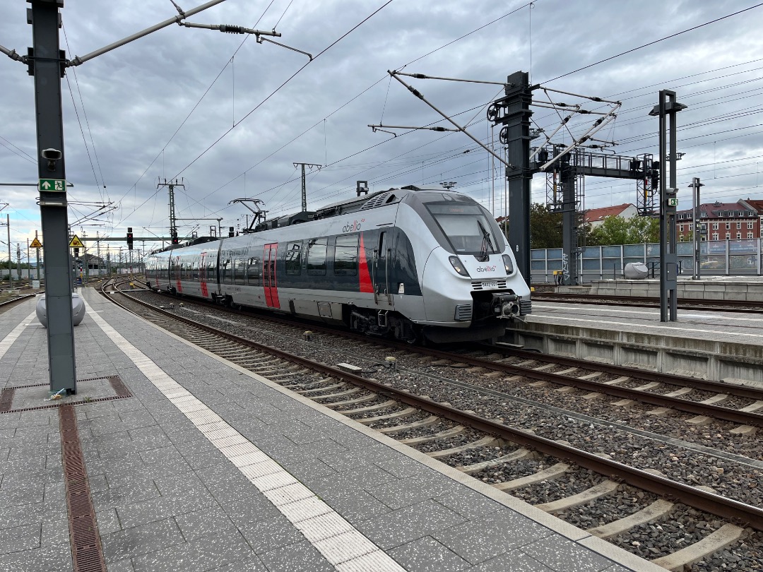 Joran on Train Siding: 4 Abellio treinen met een NS logo genomen in Erfurt Hbf in Duitsland. Om het te weten: Abellio heet nu Abellio Rail Mitteldeutschland en
is...