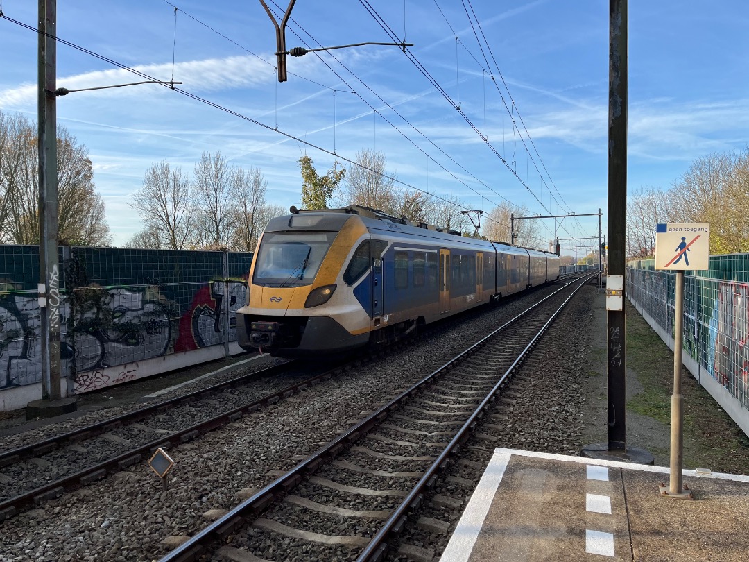 Joran on Train Siding: De vervuilde Pakjes Express die hoog nodig schoongemaakt moet worden genomen in Capelle Schollevaar.