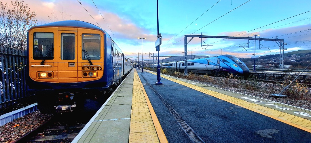 Guard_Amos on Train Siding: 769450 and 802214 wait to depart from Stalybridge on 10th December 2024 with their respective services to Southport and Liverpool
Lime Street