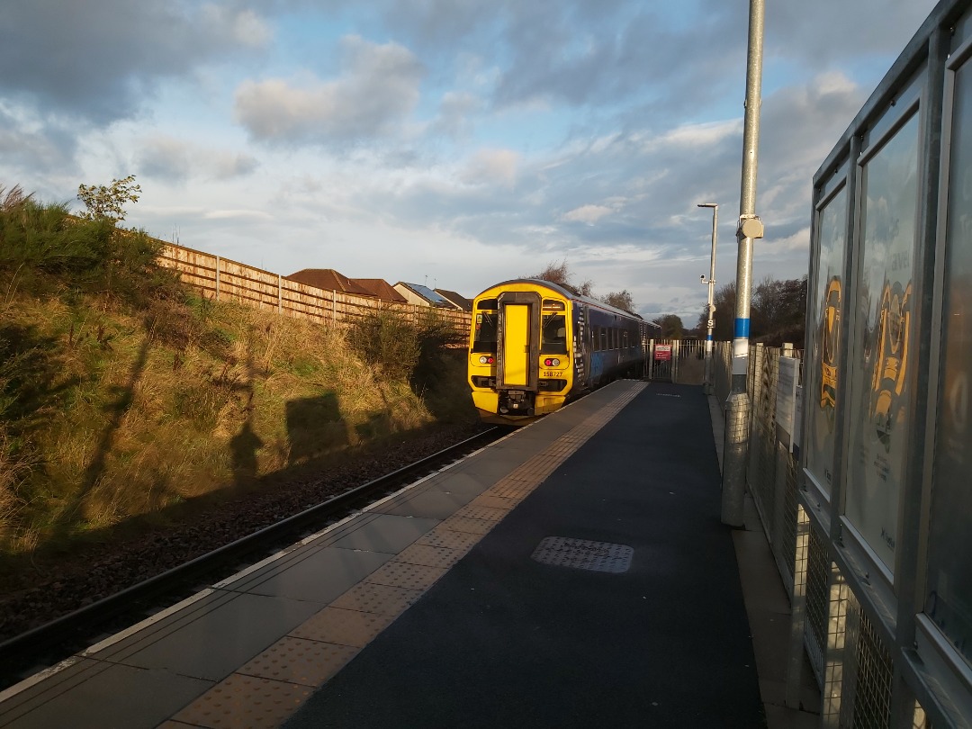 ScotRail 170329 on Train Siding: 158727 leaving Eskbank operating a ScotRail service to Edinburgh Waverley the headcode is 2T65