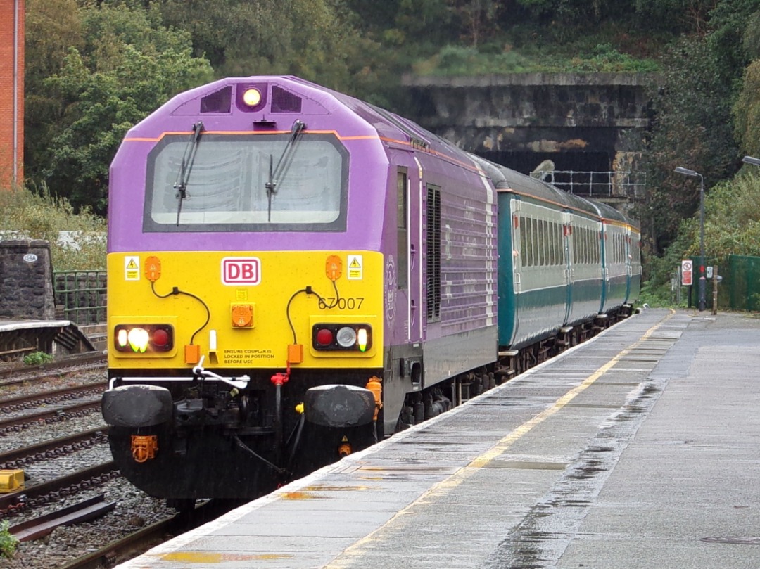 Logan Humphreys on Train Siding: 67005+67007 Seen With 'The Snowdonian' Through Bangor, Great Pair To See On This Tour. Suit The Coaches Really Well!