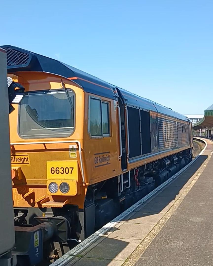 TrainGuy2008 🏴󠁧󠁢󠁷󠁬󠁳󠁿 on Train Siding: I saw the first ever weedkiller to come up to North Wales, or at least the first ever *loco
hauled*...