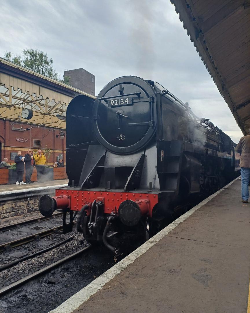 James Taylor on Train Siding: 9F 92134 at Bury on the ELR Railway autumn Steam Gala Go to Channel for more at
https://youtube.com/@jamestaylortrains?si=zbDQPEeQwEGoSFsx