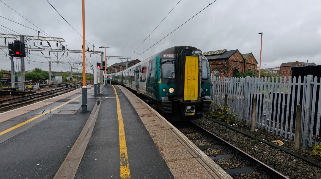 George on Train Siding: A few photos from yet another WMDT with @Theo555 today, rode some 390's, 68's and 158's among others and saw 37601
dragging 730220 through...