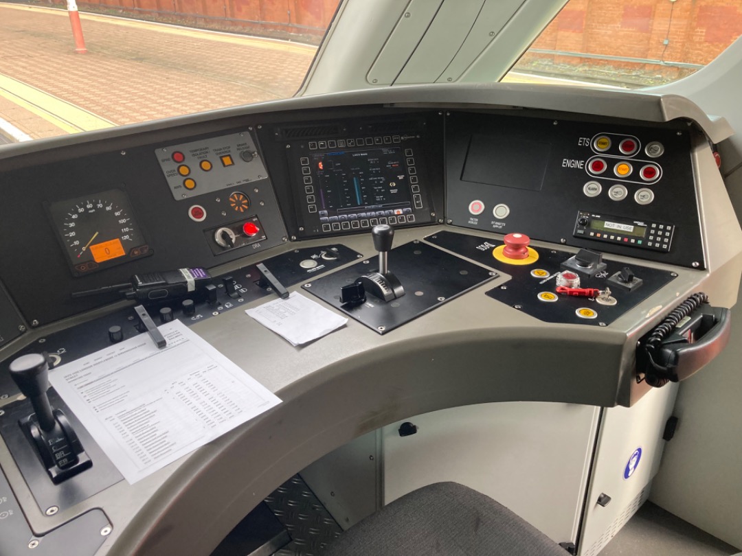 Theo555 on Train Siding: The last few photos from my London Trip, on Saturday afternoon I went on a SWR Class 450 and a London Overground Train, that's all
I did...