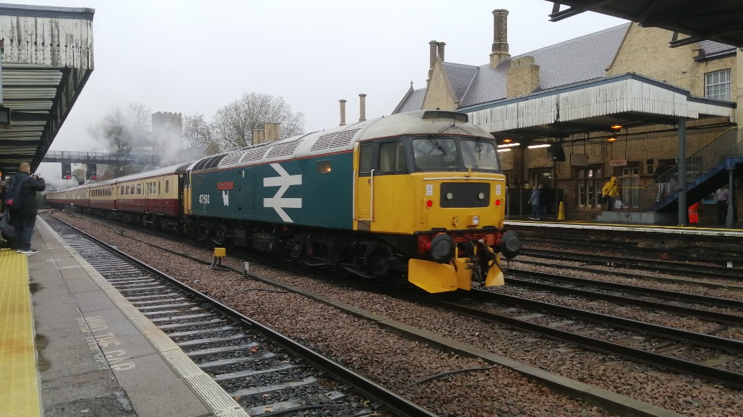 North East Lincolnshire Train Spotting on Train Siding: 4498 "Sir Nigel Gresley" & 47593 "Galloway Princess" seen passing Lincoln
Central working 1Z61 London King's...