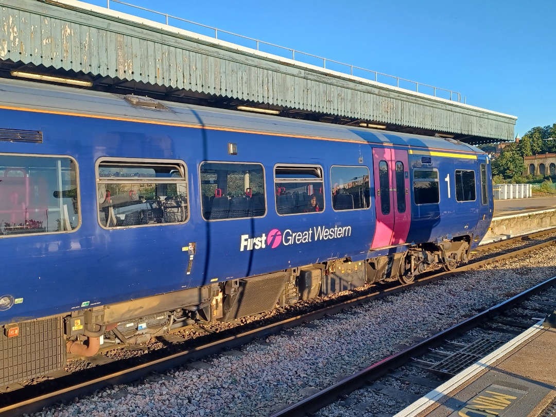 Trainnut on Train Siding: D213, Chiltern 68013 , LSL Bubble car, 73001, 31601, 43357 43098, 43016 and various Great Western shots. Latest shots from me up to
date.