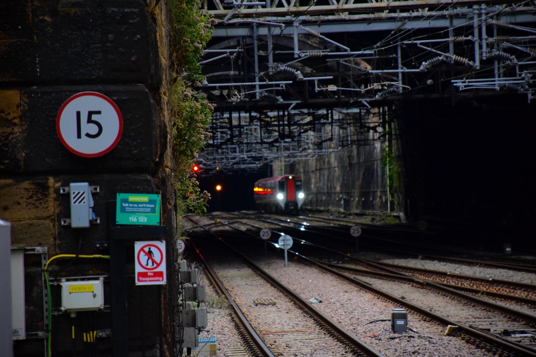 Fastline Films on Train Siding: Transport for Wales 197110 approaches Liverpool Lime Street with 1F92 from Chester. 29/09/24