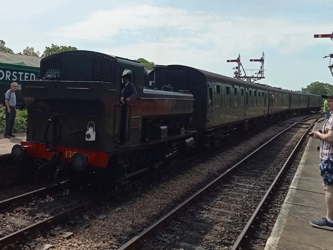 Richard Andrew Swayne on Train Siding: #steamlocomotive #steamrailway #hall #manor #pannier #gwr #GreatWesternRailway #GreatWestern #bluebell #bluebellrailway
