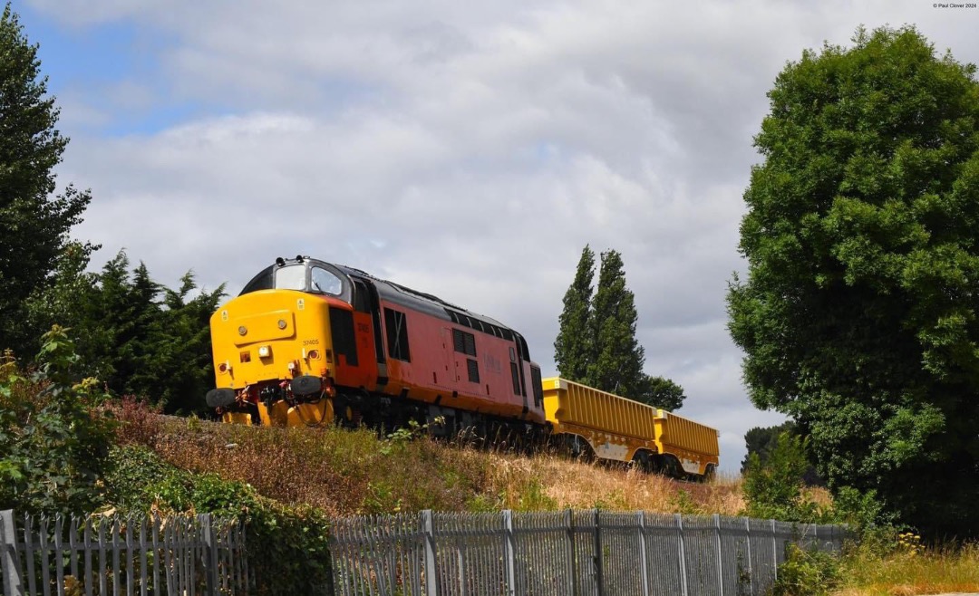 Inter City Railway Society on Train Siding: 37405 working the 6Z37 1015 Derby RTC Serco to Toton North Yard/Down Sidings Low Level.