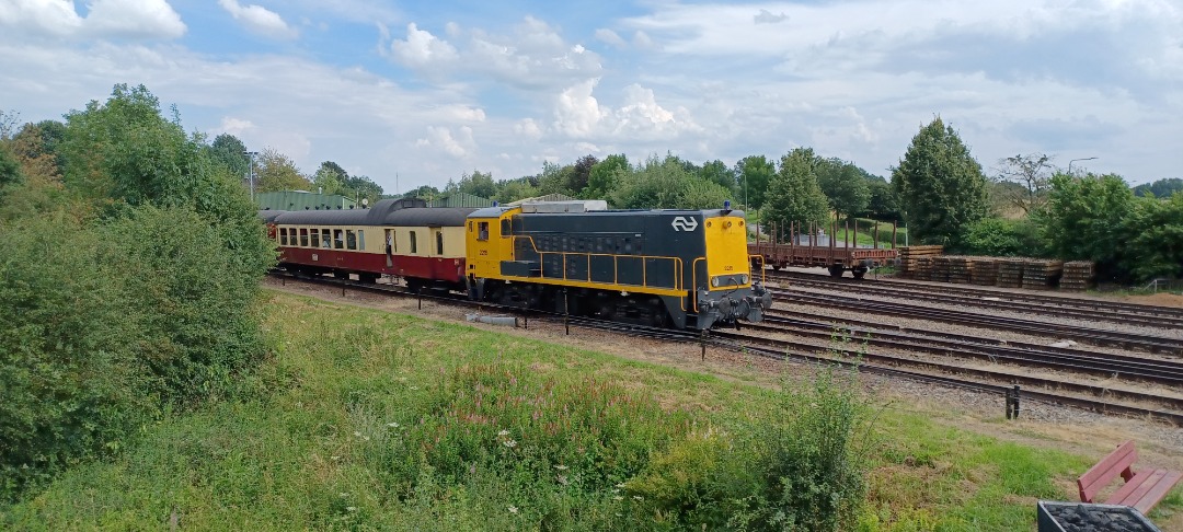 Joost Notenboom on Train Siding: NS(M) 2215 in Simpelveld Miljoenenlijn with a train from Kerkrade tot Schin op Geul. Due warm weather the train was driven by
a...