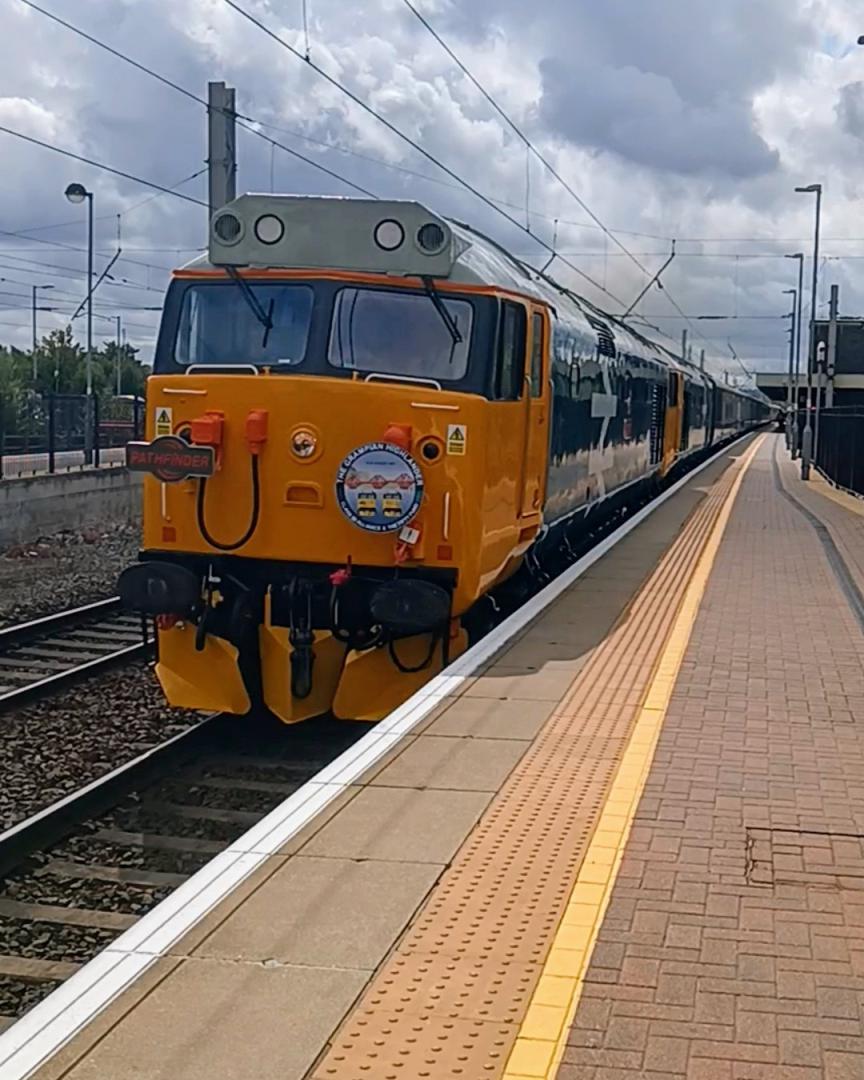 TrainGuy2008 🏴󠁧󠁢󠁷󠁬󠁳󠁿 on Train Siding: I have had a hellfire day in Warrington Bank Quay today.. double headed Class 50s, a triple headed
90+66...