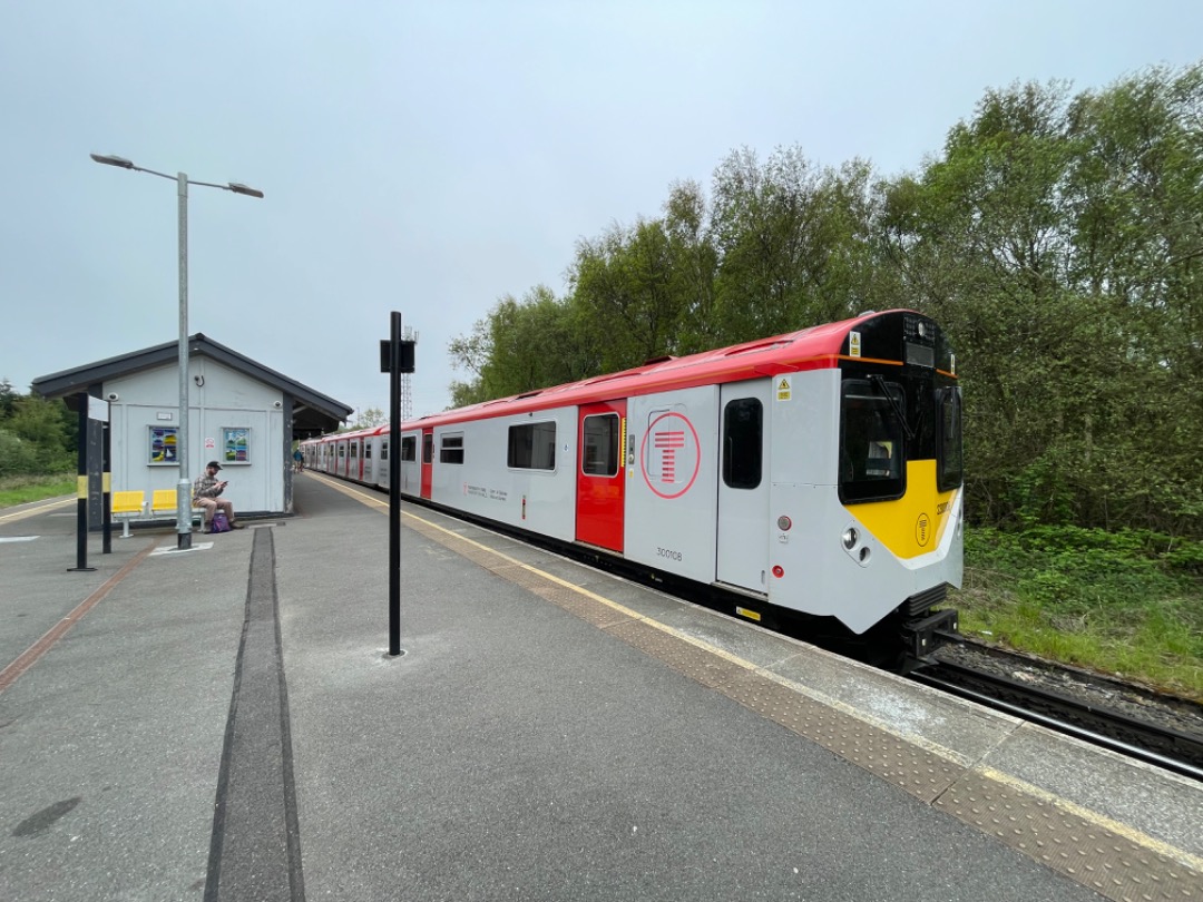 Jonathan Higginson on Train Siding: 230008 rolls into the charming station at Bidston. Rode this to Shotton, the air con was definitely working, despite it
being a...