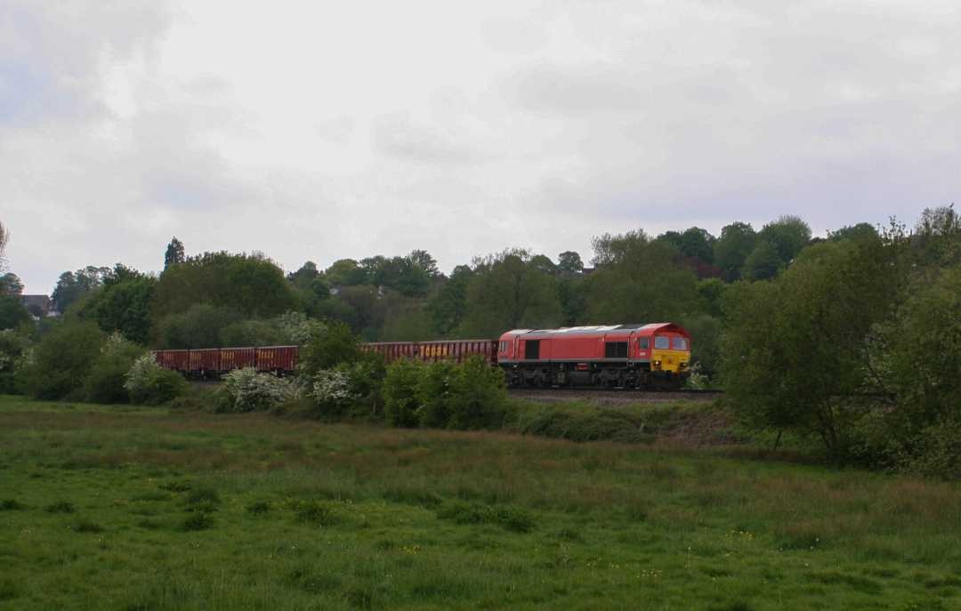 Luke Govus on Train Siding: Freightliner #59202 powers out of Lewes 63 minutes early working 6V00 Newhaven Day Aggregates to Acton Terminal Complex.