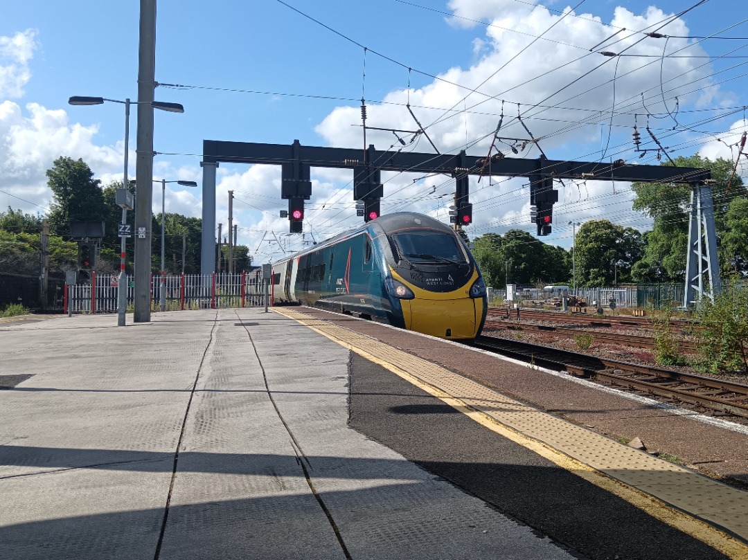 Whistlestopper on Train Siding: Avanti West Coast class 390/1 No. #390103 arriving into Preston this morning working 9S44 0616 London Euston to Edinburgh.