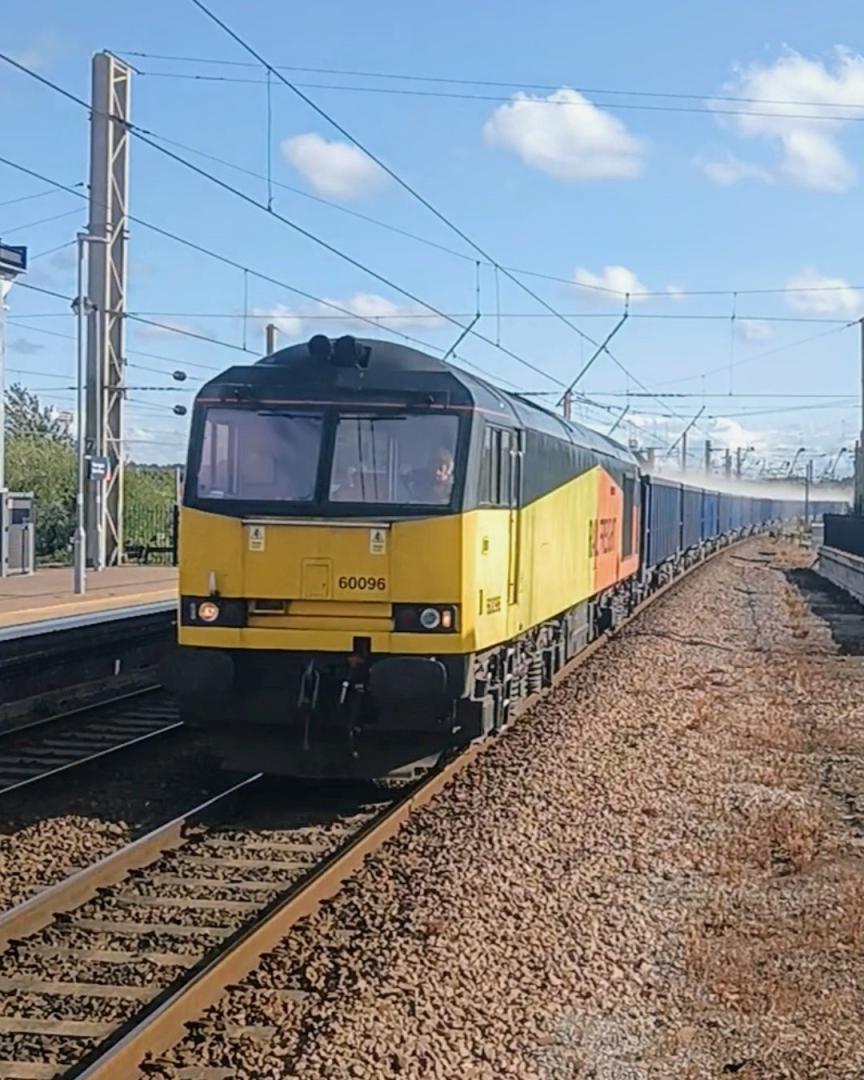 TrainGuy2008 🏴󠁧󠁢󠁷󠁬󠁳󠁿 on Train Siding: I have had a hellfire day in Warrington Bank Quay today.. double headed Class 50s, a triple headed
90+66...