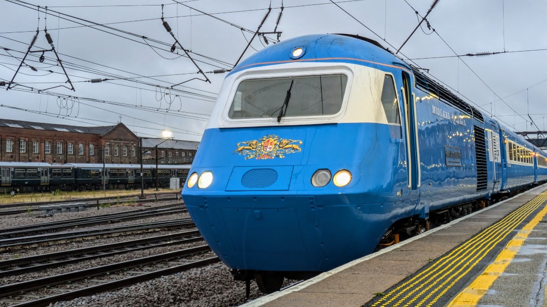 kieran harrod on Train Siding: Midland Pullman HST 43046 + 43055 at Doncaster yesterday morning stopping on platform 3 to pick up on its charter from York to
Paignton....