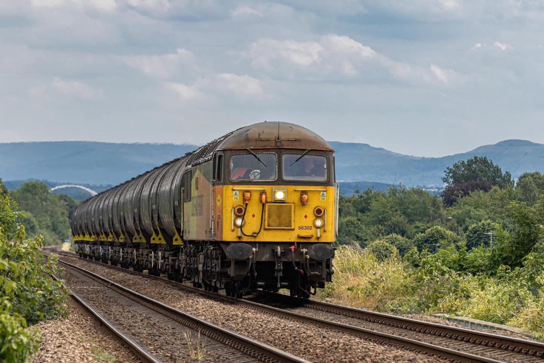 Inter City Railway Society on Train Siding: 56302 "Peco The Railway Modeller 2016 70 Years" approaching Norton South Junction with 6E43 1005 Colas
Ribble Rail -...