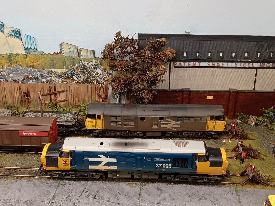 Trainnut on Train Siding: #photo #train #modelrailway #00gauge #diesel #station 37418 at Crewe, 47773 on the same train. Alsager model railway show