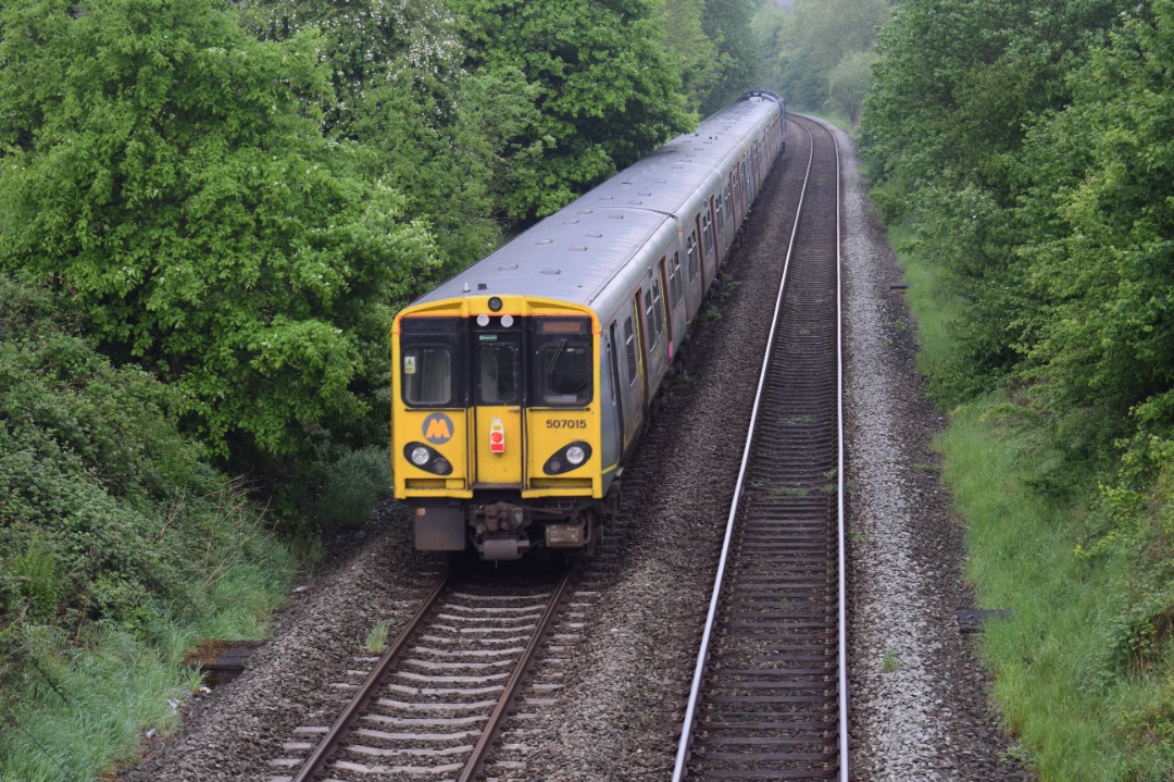 Hardley Distant on Train Siding: CURRENT: 37800 'Cassiopeia' passes Rhosymedre near Ruabon today hauling 507011 (Front) and 507015 (Rear - 2nd Photo)
as the 5Q78...