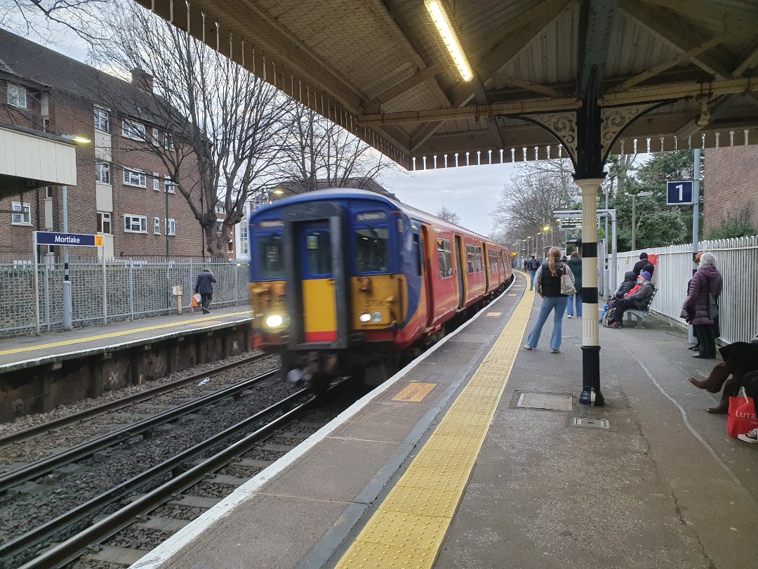 Murray Jones on Train Siding: A few from Clapham Junction and Mortlake stations, including my first spot of a 701. Taken 24th January 2024.