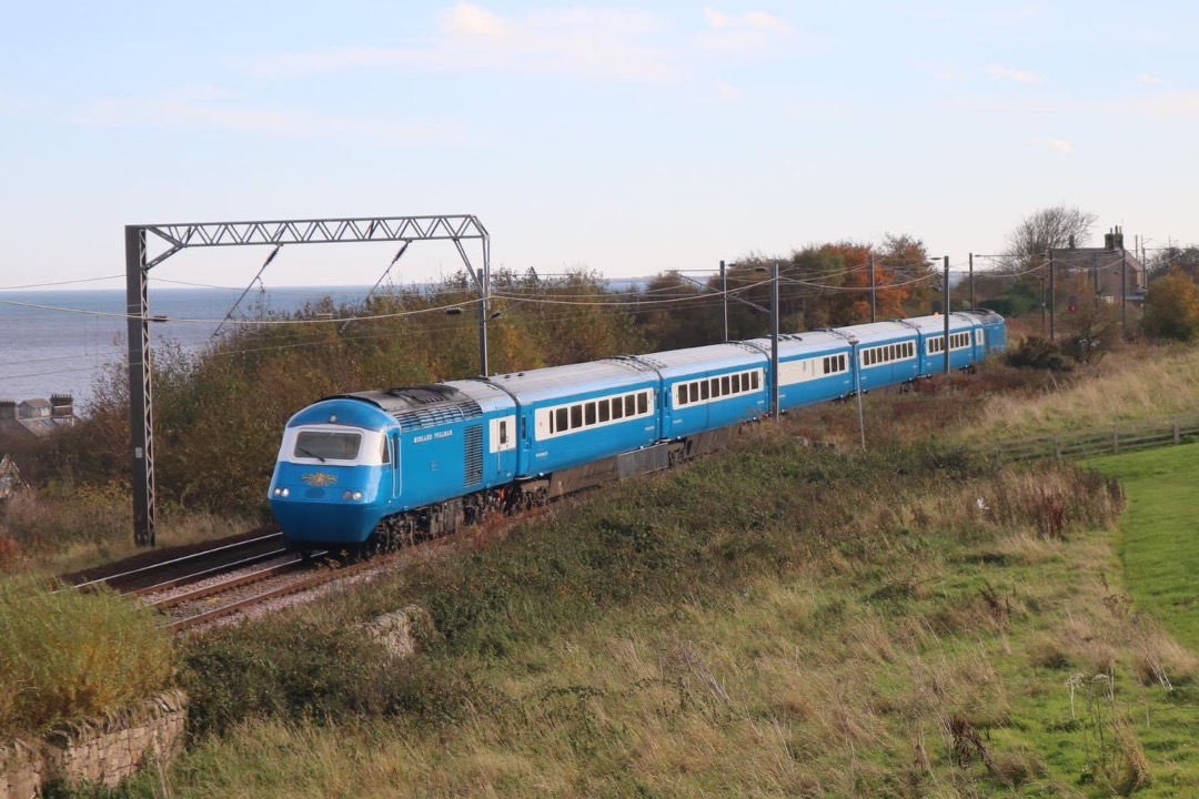 Inter City Railway Society on Train Siding: 43049 “Neville Hill” and 43050 on the rear are seen passing Spittal Crossing at Berwick Upon Tweed
working the 1Z43...