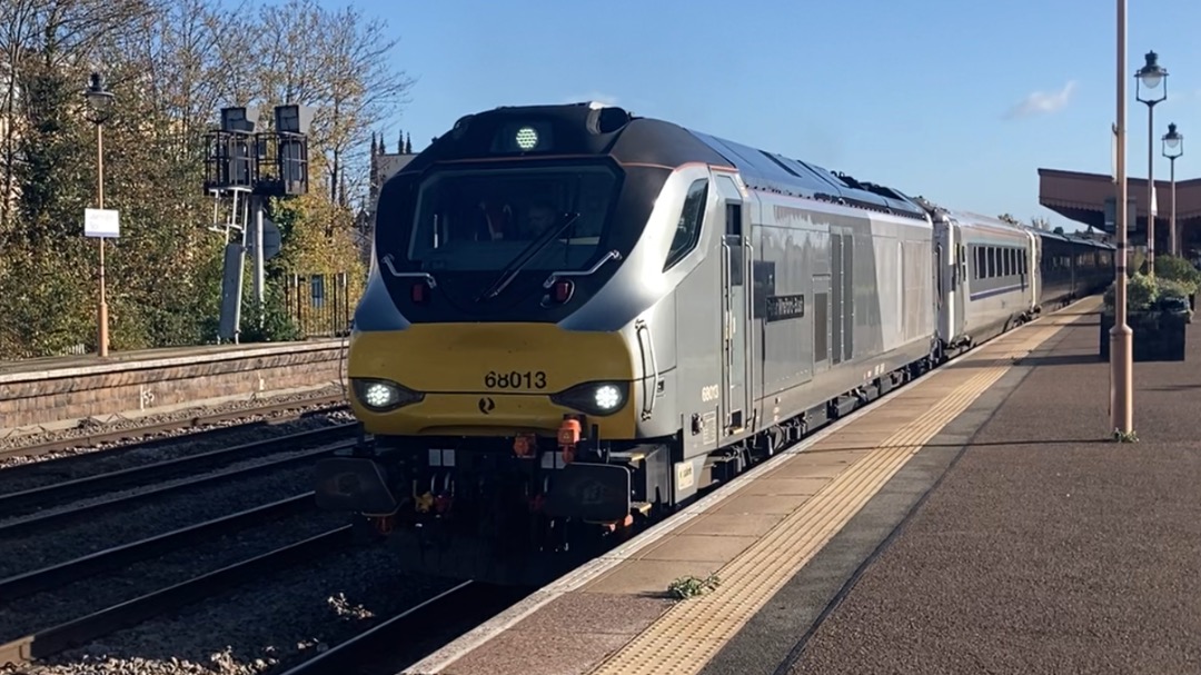 Theo555 on Train Siding: A few more pics from Leamington Spa after I got another opportunity to go out and head there again. Went on a Cross Country Class 221
Voyager...