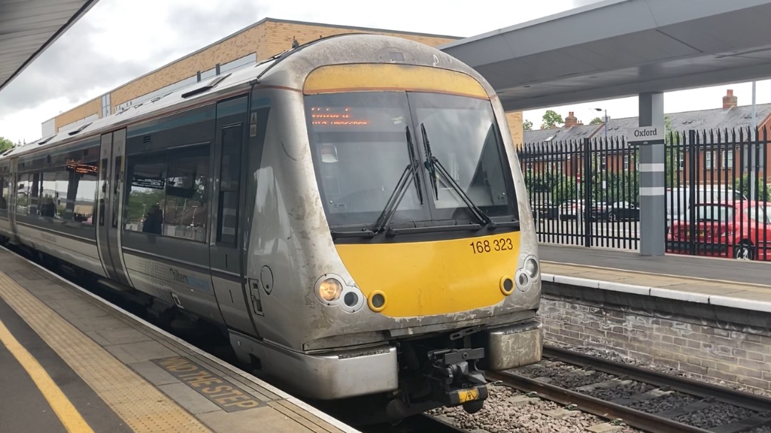 Theo555 on Train Siding: Some more Oxford trip pics, took a trip to Reading and Bicester Village, and saw the following trains