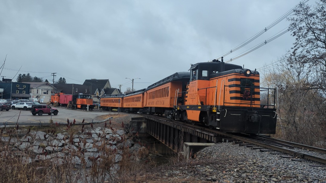 CaptnRetro on Train Siding: Centercab Season here in Arcade. #112 has been in the shed since the new RS3 arrived to handle freight. These next few weekends will
see...