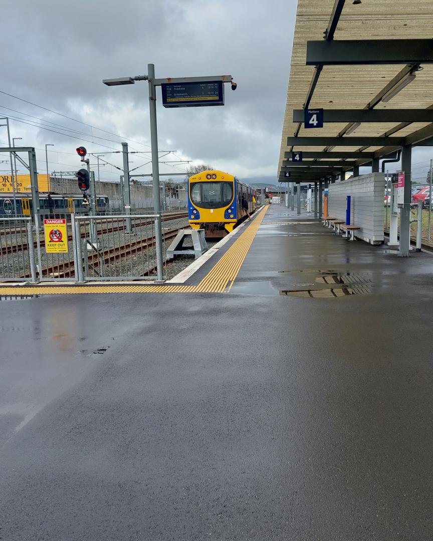 YT_JoshRBX on Train Siding: Taken at Papakura Station during the first attempt at ATS (All The Stations) for Auckland. This was about a month before the final
runnings...