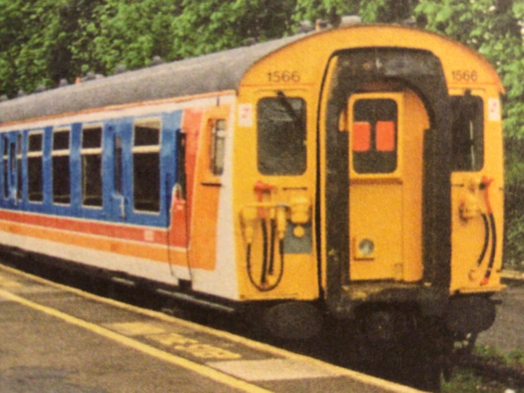 Alex Coomber on Train Siding: No. 411566 4CEP originally built in 1956-63 as part of the Kent Electrification. 4CEP unit No. 411566 sports the stylish
Stagecoach...