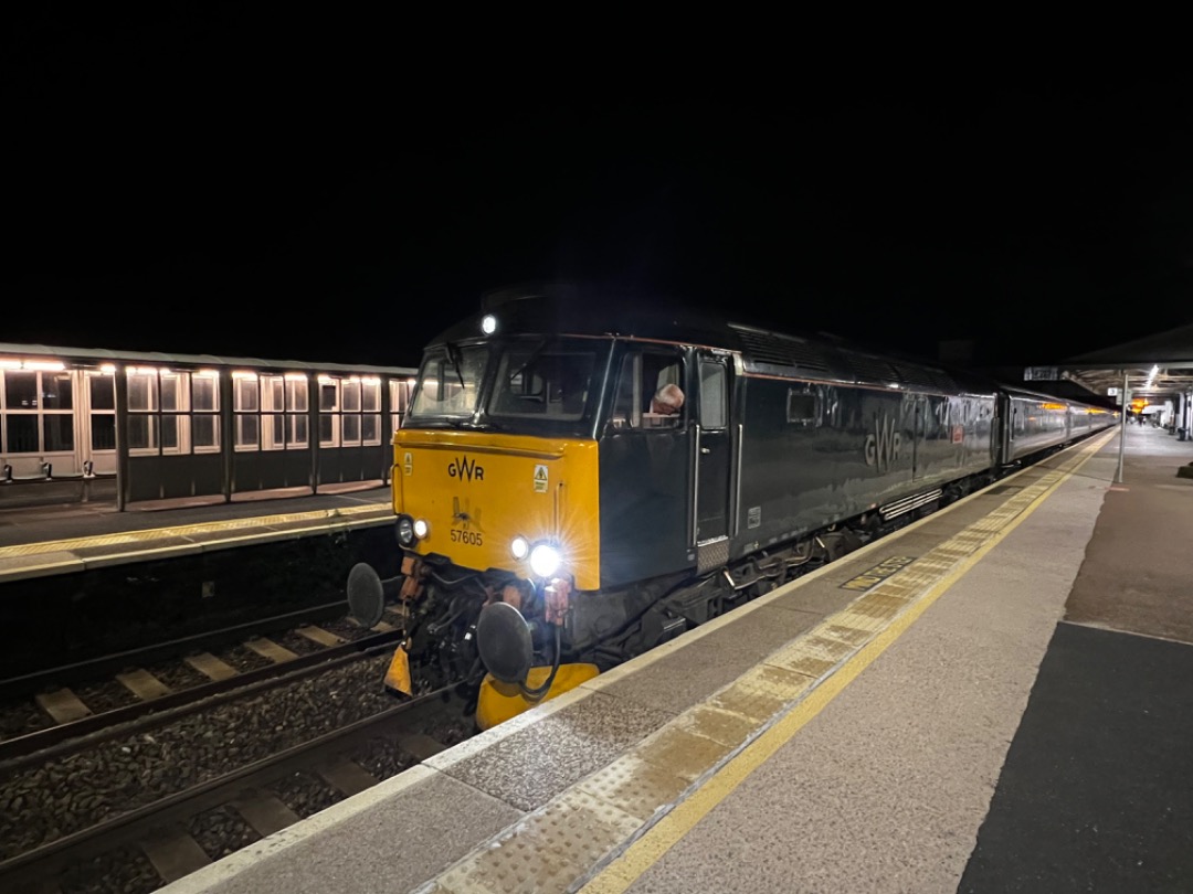 PJ on Train Siding: Totnes castle 57605 Riviera Sleeper GWR departing Newton abbot from Penzance due for London Paddington