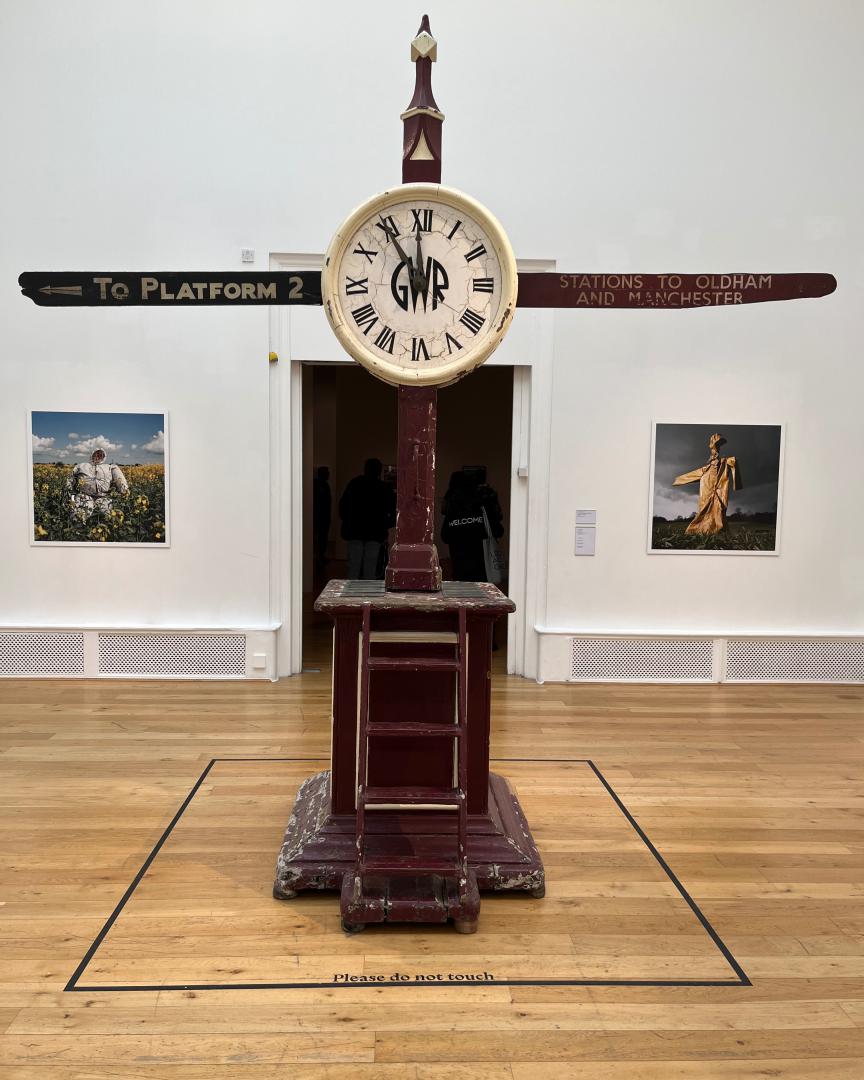 RodRail on Train Siding: #GWR platform #clock and train information arms. #Leeds Art Gallery. Notice the archaic numeral IIII. #bus #buses #totem