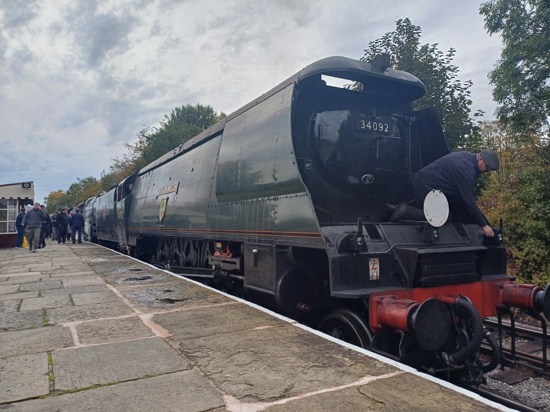 James Taylor on Train Siding: City of Wells 34092 on the ELR autumn Steam Gala go to Channel for more at
https://youtube.com/@jamestaylortrains?si=zbDQPEeQwEGoSFsx