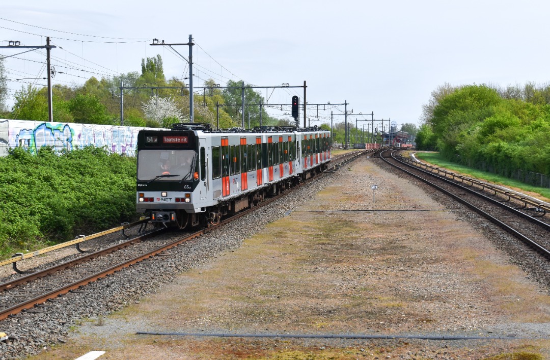 NL Rail on Train Siding: Er kwam een tip binnen over het afscheid van de S1/S2 sneltrams van de GVB op 13 april jl. Na wat verder infomeren leverde dat
voldoende info...