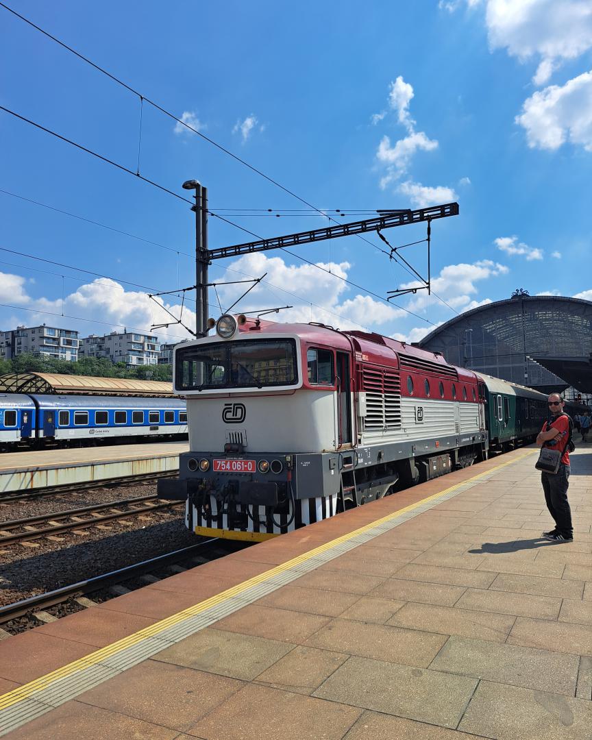 Worldoftrains on Train Siding: Two vindobona trains on the first photo is old vindobona and on the second photo is newer vindobona called railjet