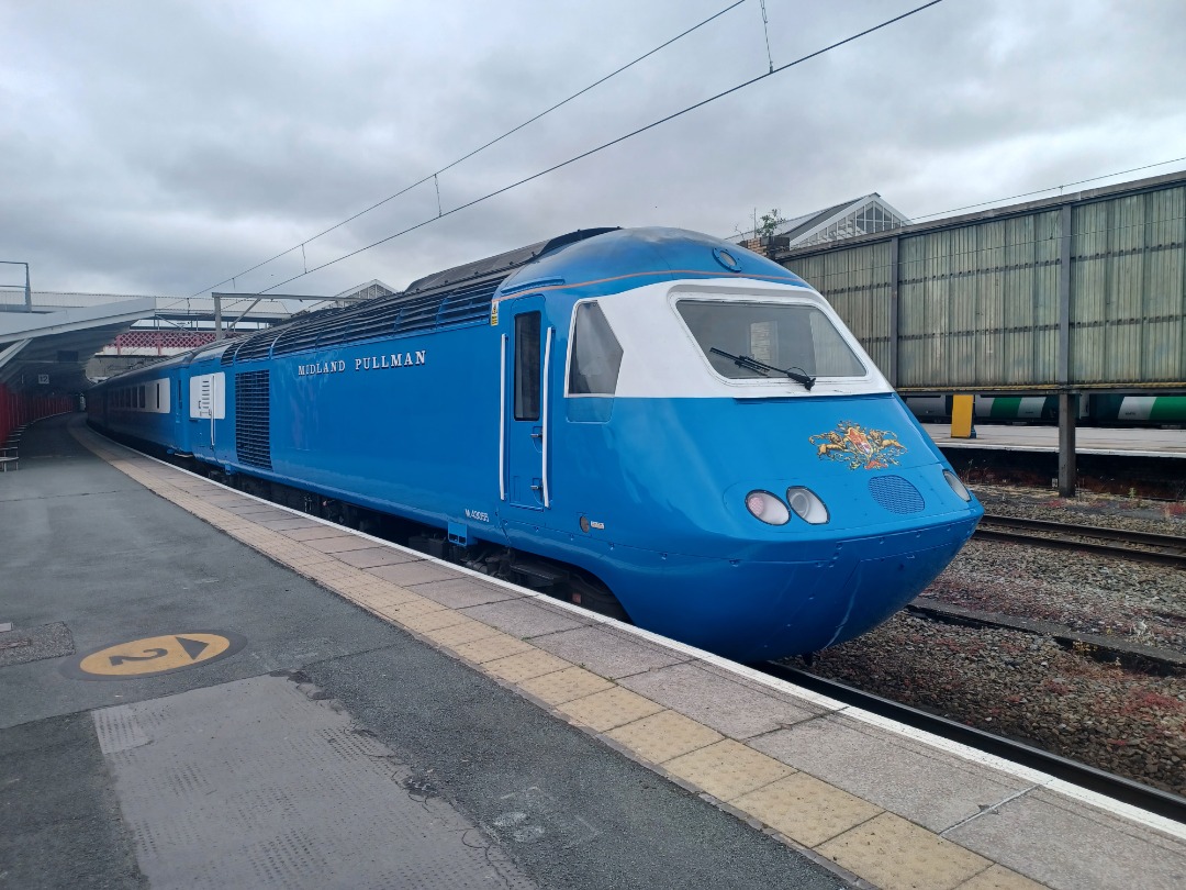 Trainnut on Train Siding: #photo #train #diesel #hst #station 43046 & 43055 on Midland Pullman. 47593 on the Statesman but failed at Crewe. 47593 was
removed and...