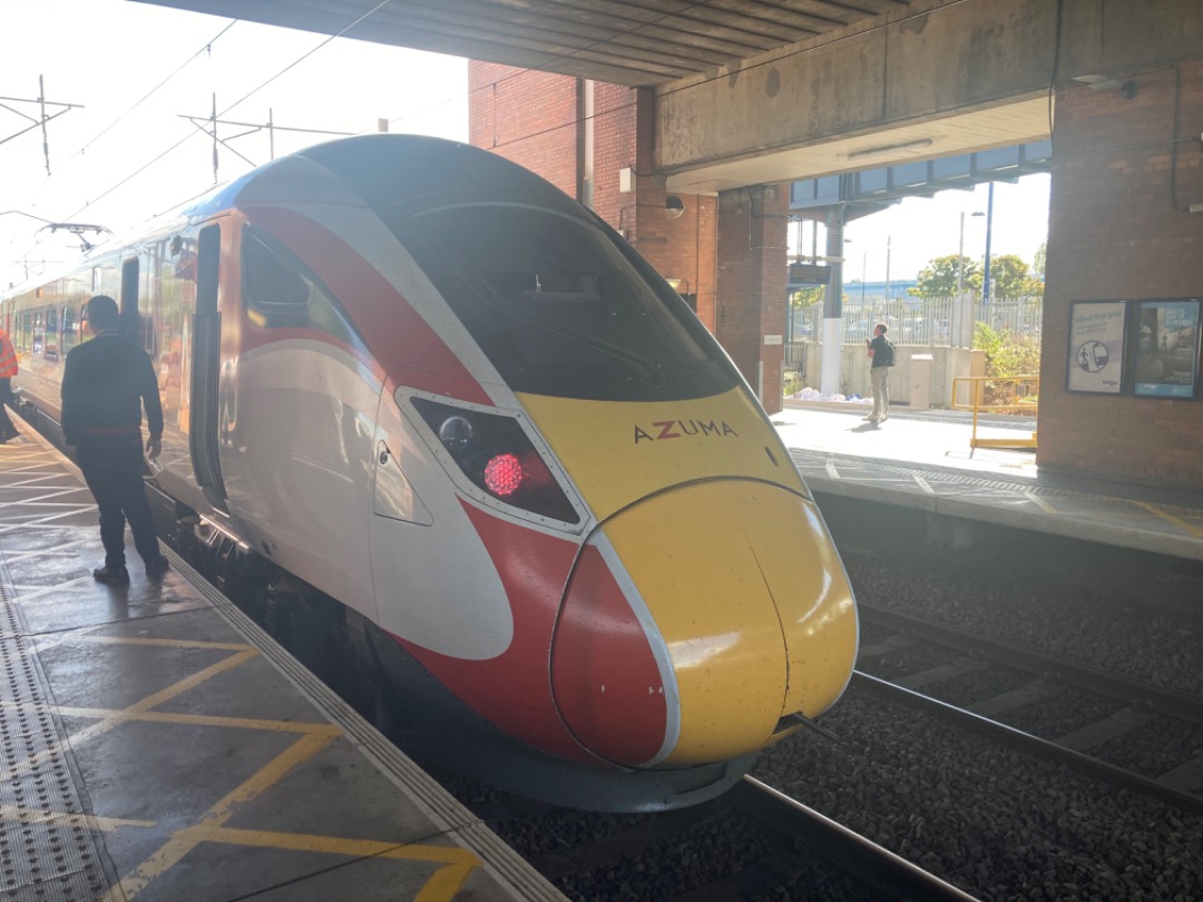 Theo555 on Train Siding: 3rd and final post for this London trip, and this leg was absolutely epic as I took my first trip onboard an LNER Azuma, always wanted
to ride...