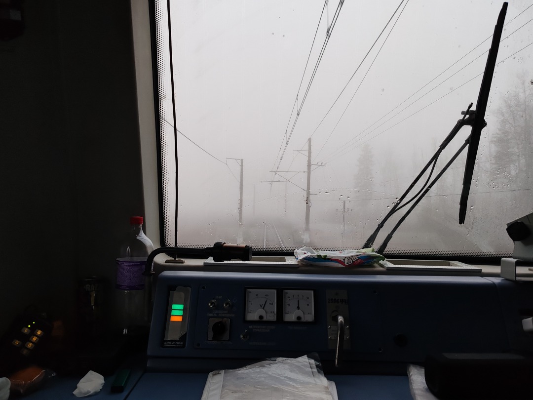 CHS200-011 on Train Siding: Foggy morning of the Leningrad region from the cabin of the EP2K electric locomotive with the train Kislovodsk - St. Petersburg