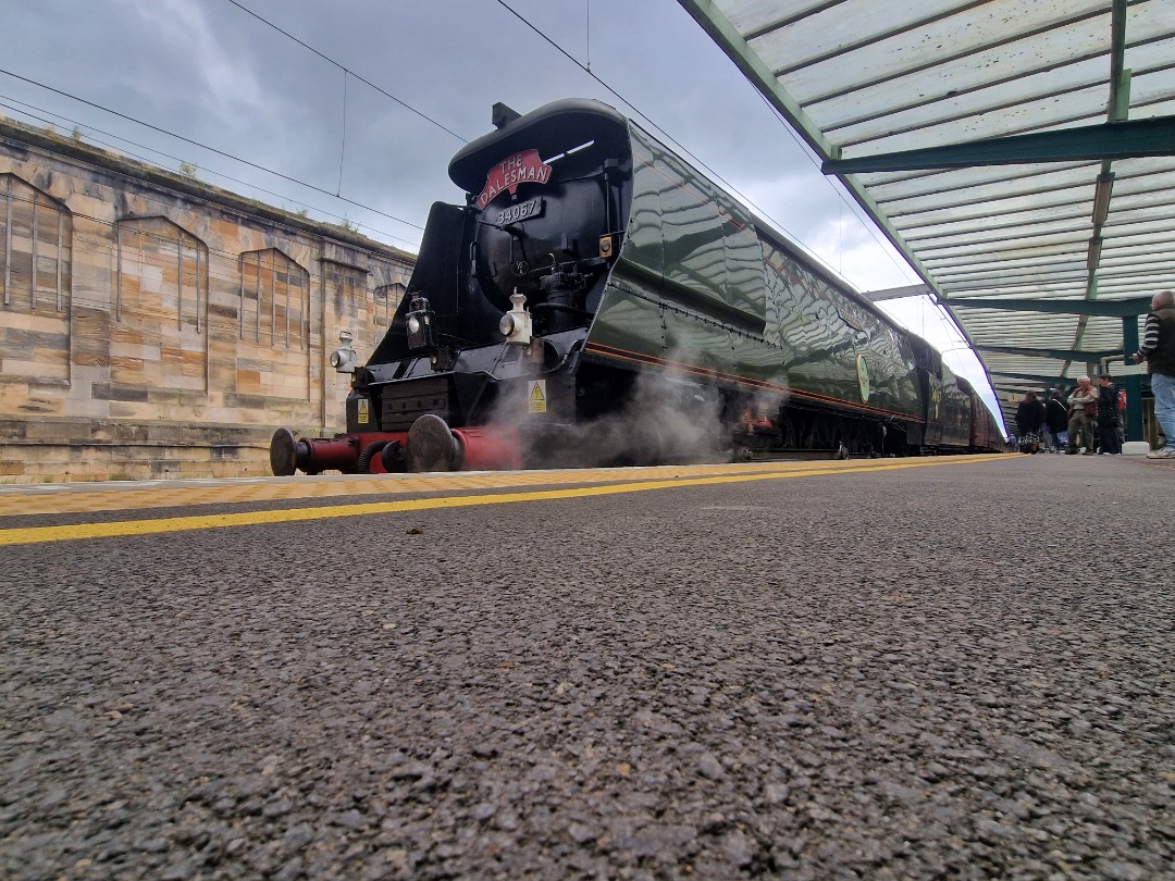 Nathaniel on Train Siding: Some pictures of 34067 'Tangmere' at Carlisle Station today and also a class 43 and 57 in the background.