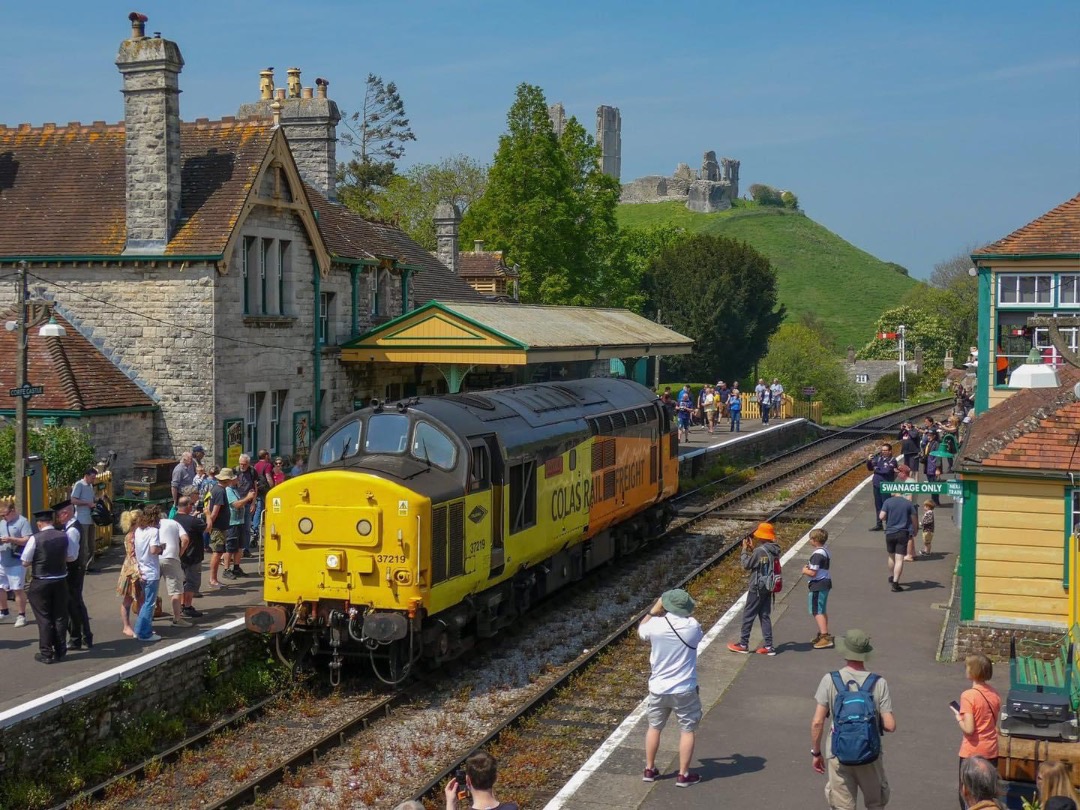 Inter City Railway Society on Train Siding: Class 37219 is seen at Corfe Castle working 0C08 Corfe Castle to Corfe Castle Sidings.